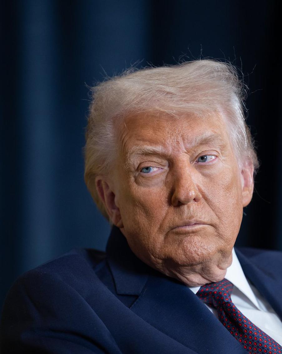 Трамп дал Ирану 48 часов на открытие Ормузского пролива. Президент Соединённых Штатов Америки Дональд Трамп выдвинул Ирану ультиматум: если в течение двух суток Ормузский пролив не будет полностью открыт для свободного прохода судов, то США начнут наносить удары по иранским электростанциям. В первую очередь, атаке подвергнется крупнейшая электростанция страны, заявил президент