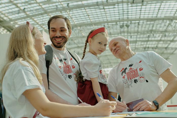 Конкурс "Это у нас семейное": чтобы пройти в финал, семьи раскрыли все свои таланты