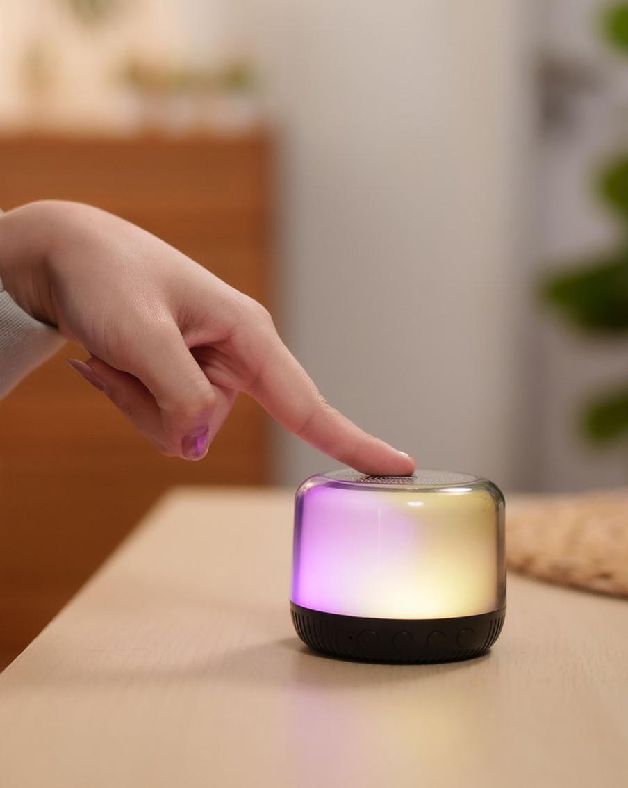 МВД: мошенники могут следить за потенциальными жертвами через умные колонки. Управление по борьбе с противоправным использованием информационно-коммуникационных технологий ГУ МВД России по Санкт-Петербургу и Ленинградской области обращает внимание на потенциальные угрозы взлома умных колонок и других голосовых ассистентов