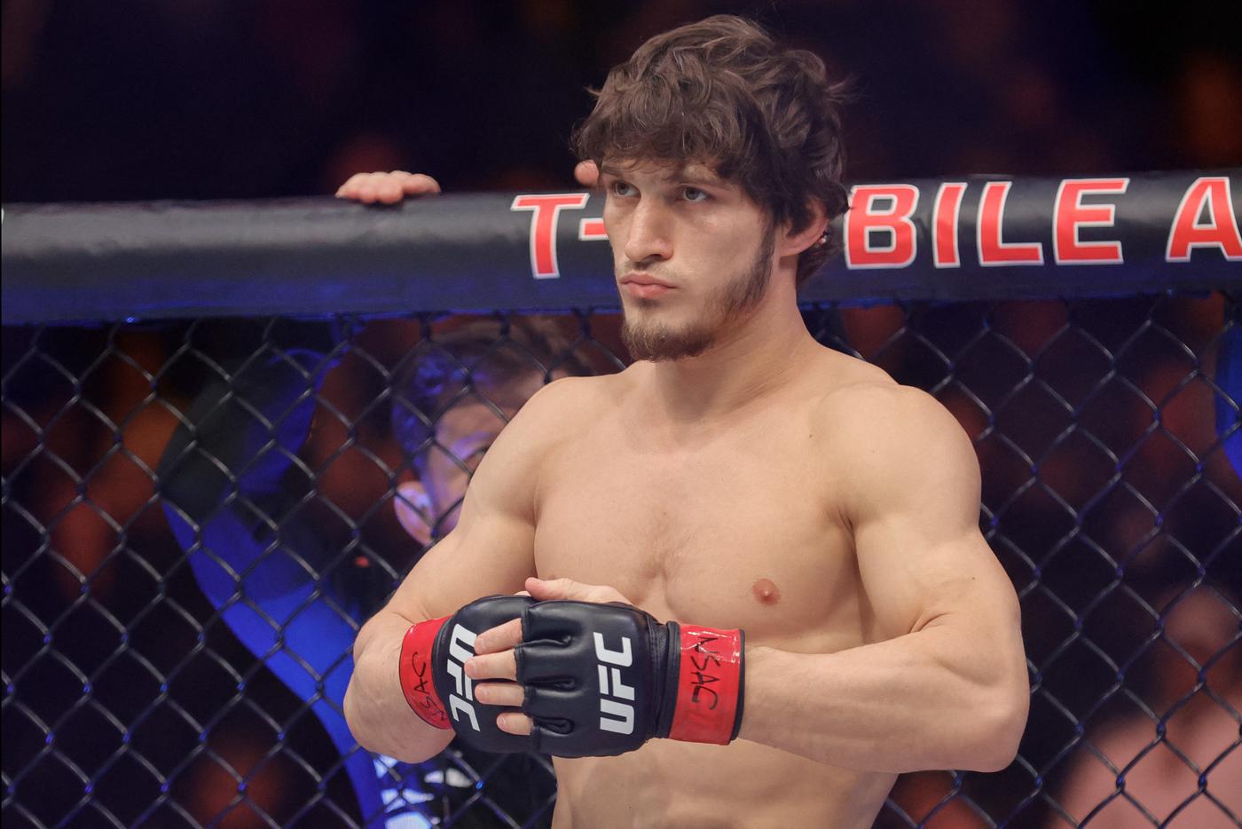 Бывший боец UFC ожидает, что Мовсару Евлоеву дадут титульный поединок