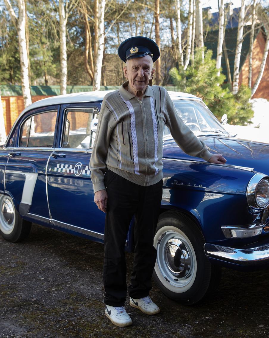 Старейший таксист Москвы рассказал про страсть Людмилы Зыкиной и бумажный навигатор