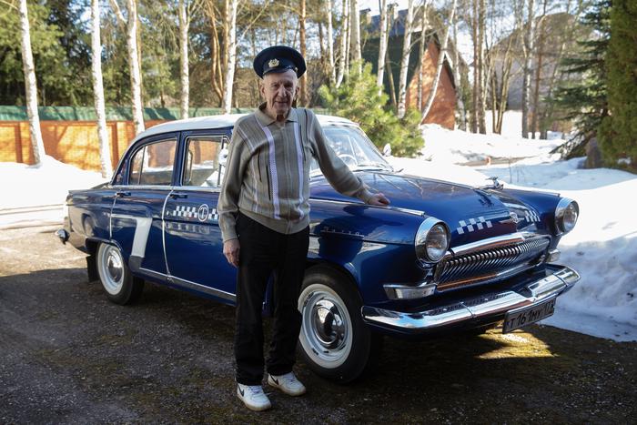 Старейший таксист Москвы рассказал про страсть Людмилы Зыкиной и бумажный навигатор