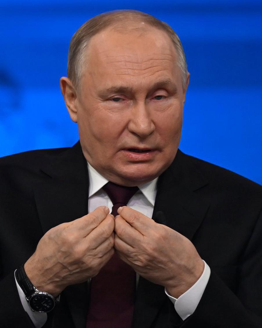 Путин: РФ необходимо вернуться на траекторию устойчивого экономического роста. Президент Российской Федерации Владимир Путин на совещании по экономическим вопросам 23 марта обозначил необходимость возвращения страны на траекторию устойчивого экономического роста при одновременном снижении уровня инфляции