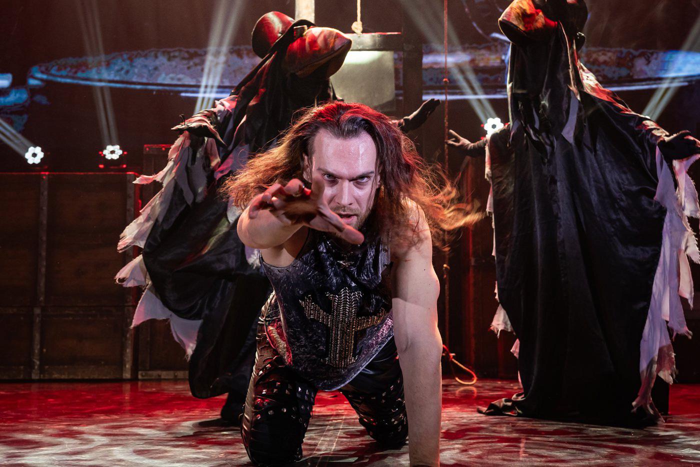 Опасность, риск для жизни и неверие зрителей: как на самом деле устроена работа иллюзиониста