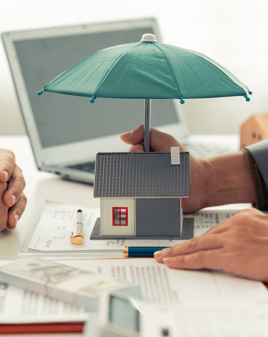 Защитит ли титульное страхование от мошенников на рынке недвижимости