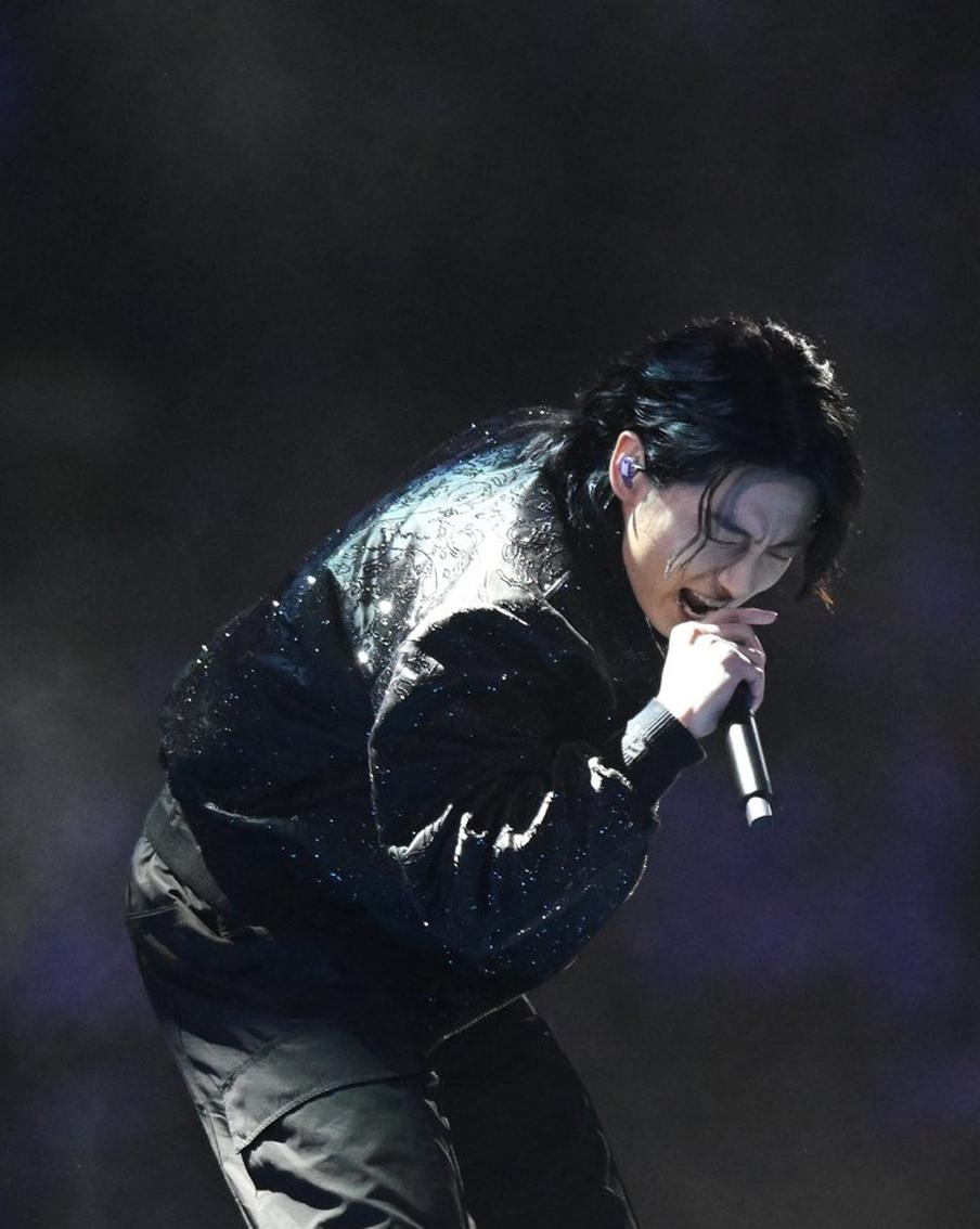 Лучшие музыкальные новинки недели: возвращение BTS и опасный Ваня Дмитриенко