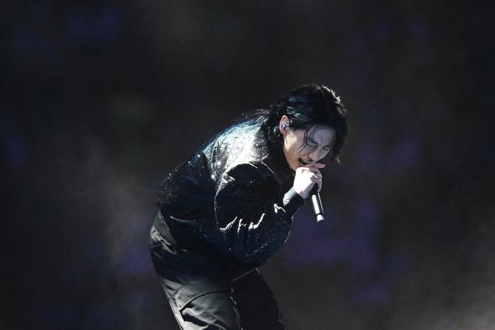 Лучшие музыкальные новинки недели: возвращение BTS и опасный Ваня Дмитриенко