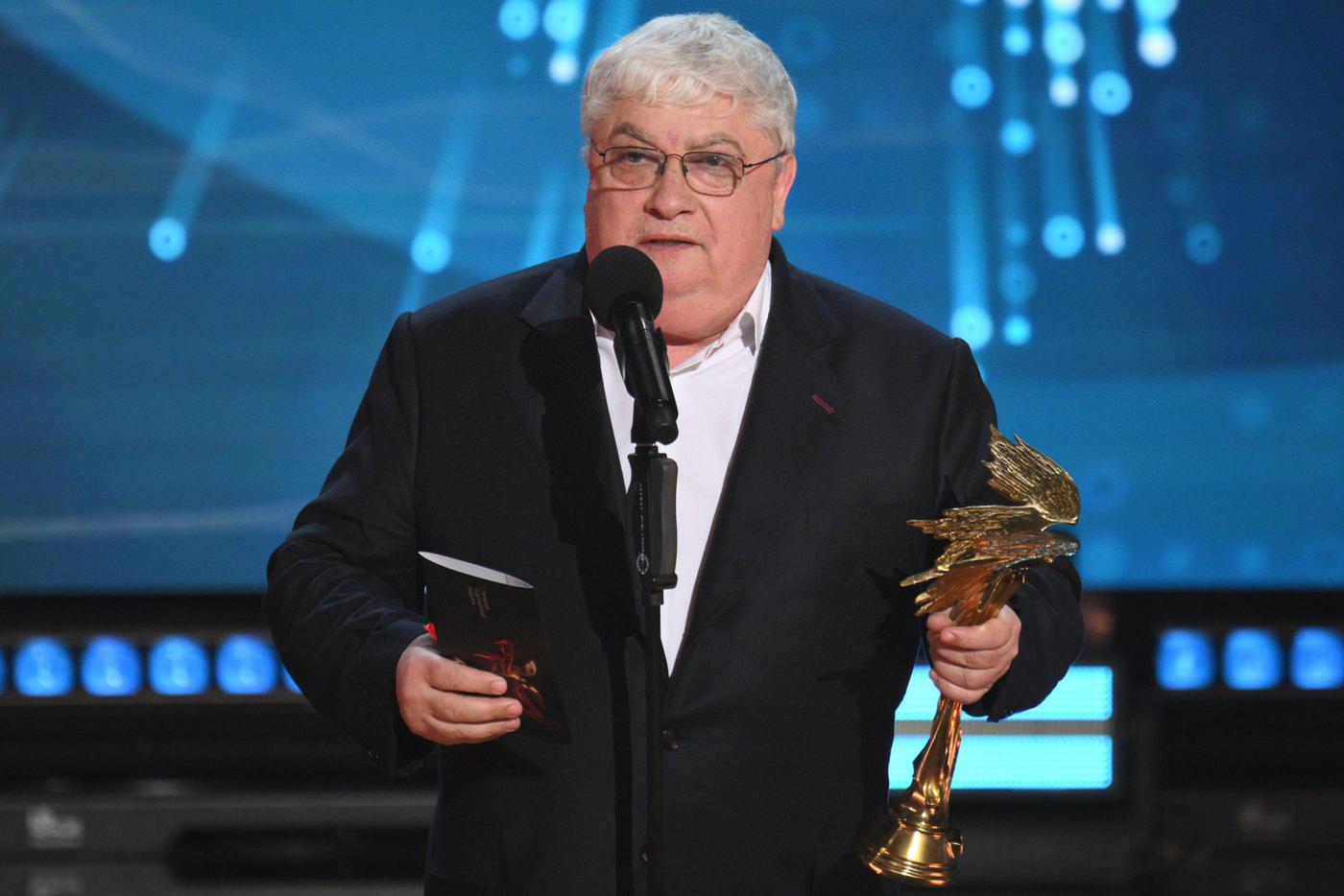 Сергей Члиянц с одной из наград за картину "Ветер".