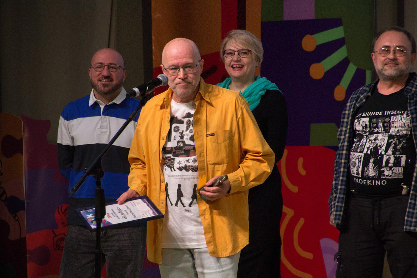 Константин Бронзит получил приз "Суздальфеста-2026" за полнометражный мультфильм "На выброс".