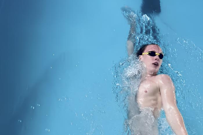 "В итальянской воде не так хорошо, как в нашей": москвич завоевал в Италии пять медалей по плаванию среди незрячих