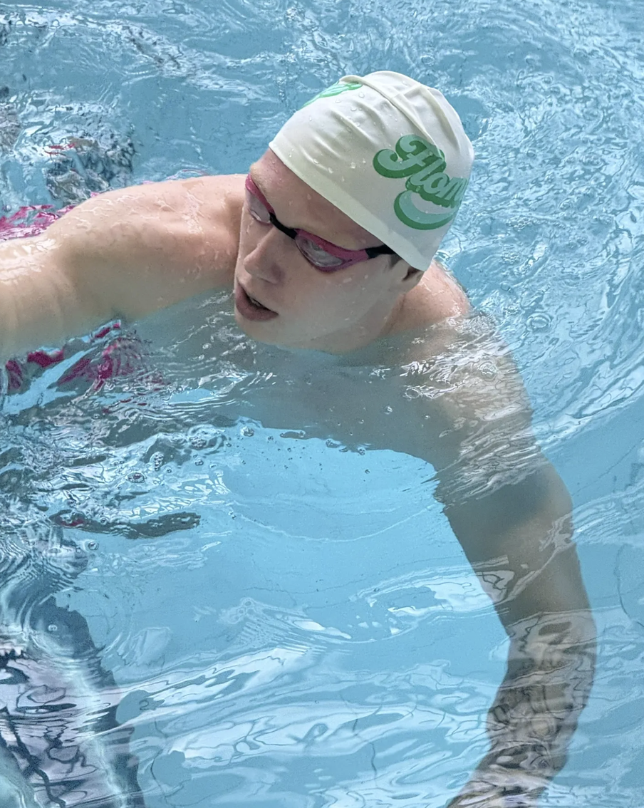 Константин тренируется уже 12 лет. В сентябре он планирует выдать свой лучший результат на чемпионате Европы по паралимпийскому плаванию.