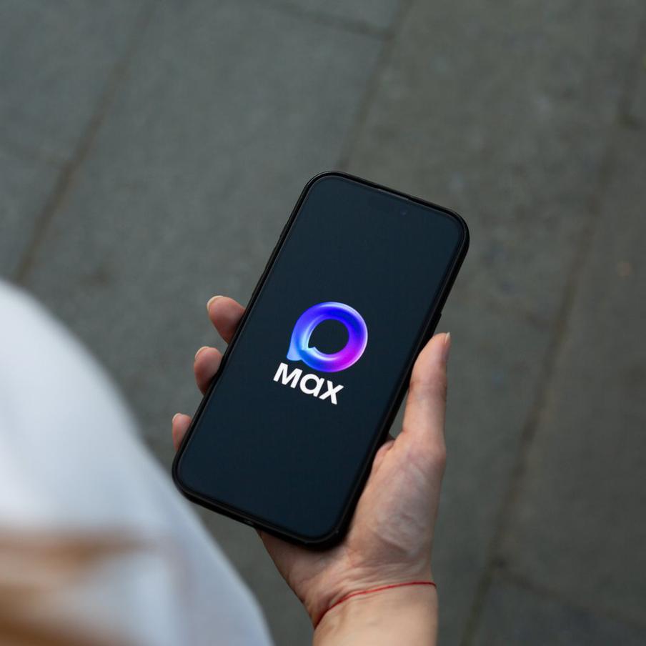 Банки выступили против обязательного подтверждения операций через MAX. Представители финансового сектора обратились в Банк России и правительство с просьбой пересмотреть положения законопроекта "Антифрод 2.0", касающиеся двойного подтверждения онлайн-операций через SMS-сообщения и национальный мессенджер MAX