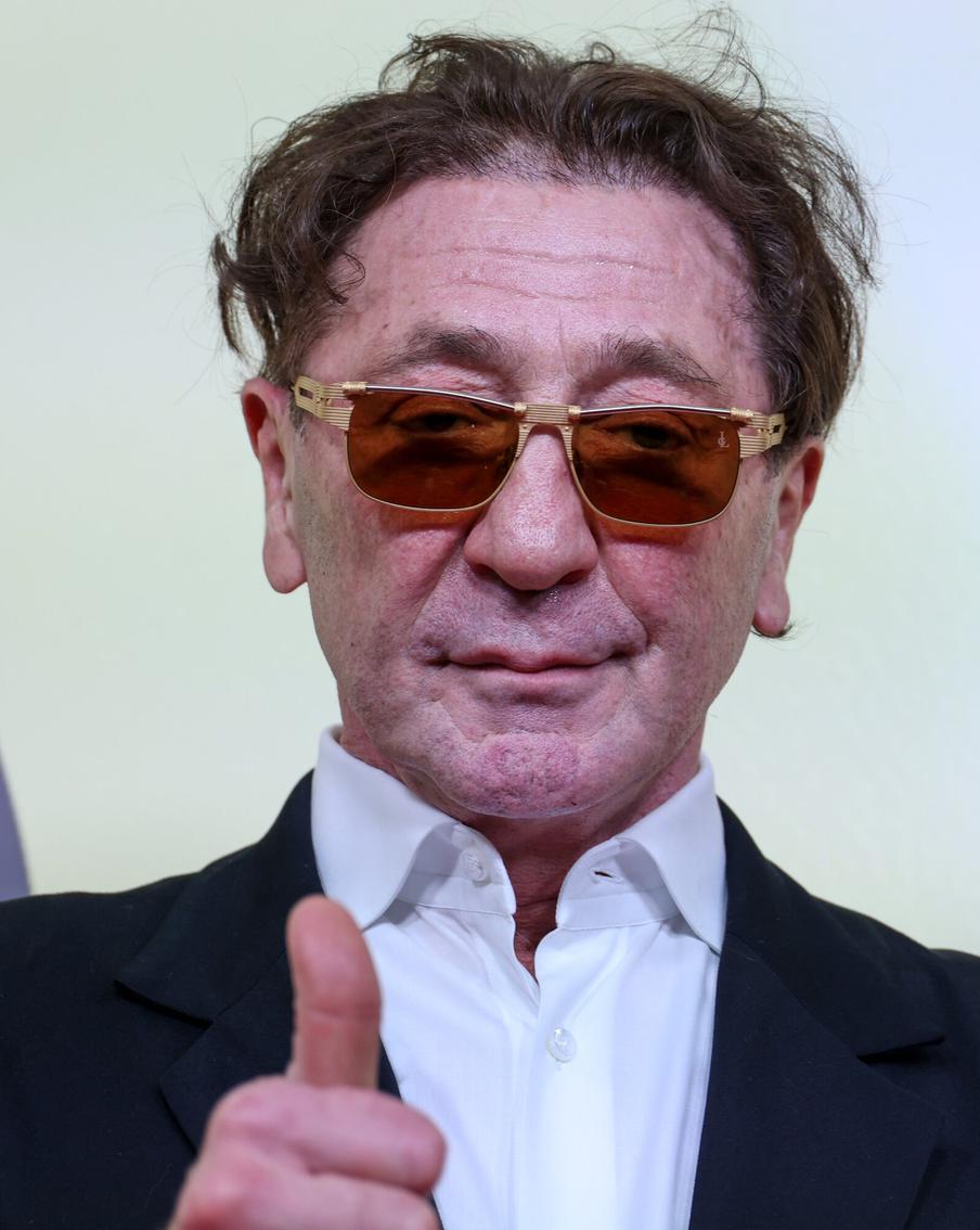 "Будем стареть в ногу со временем": Григорий Лепс описал свои отношения с косметологами и мастерами маникюра