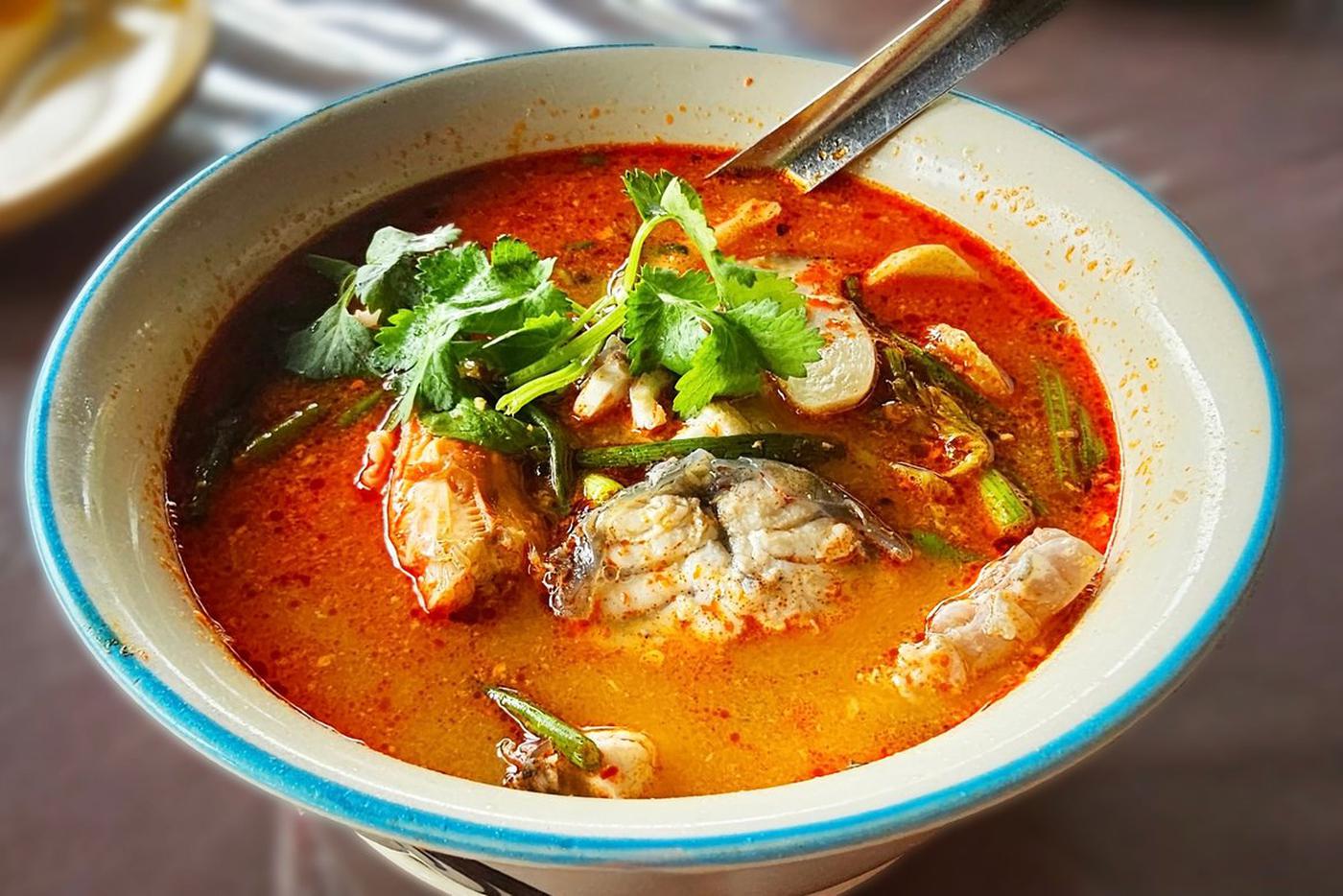 Правильная уха должна быть приготовлена только из свежей рыбы.