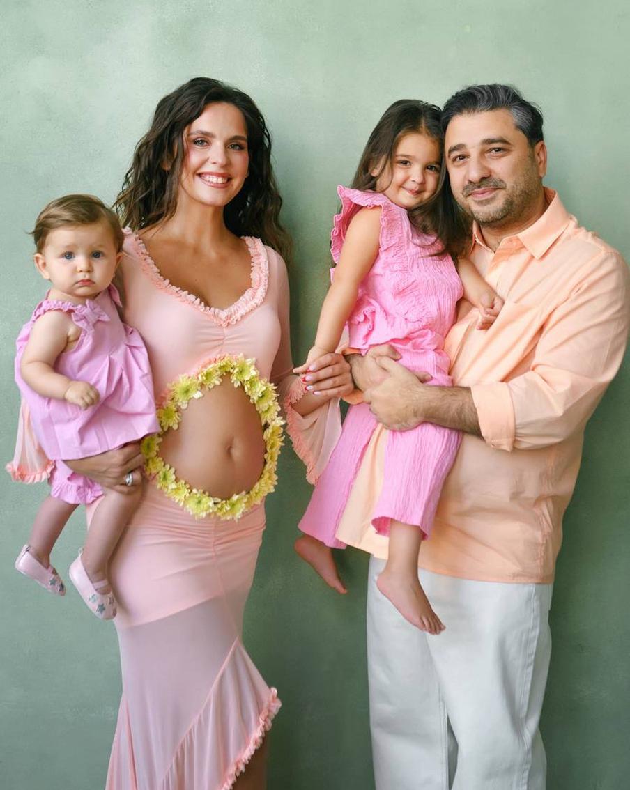 Лиза Моряк сообщила, что у них с Сариком Андреасяном будет третий ребёнок.