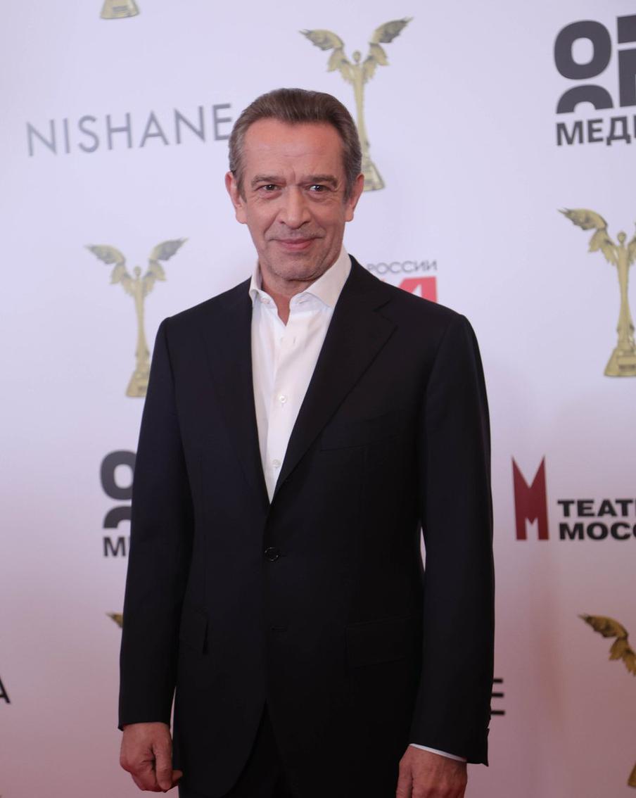 Владимир Машков предложил ставить спектакли без согласия правообладателей, но денег их не лишать. На прошедшем в Кремле заседании Совета по культуре народный артист и председатель Союза театральных деятелей России Владимир Машков обратил внимание Президента на возникающие сложности с наследниками авторских прав