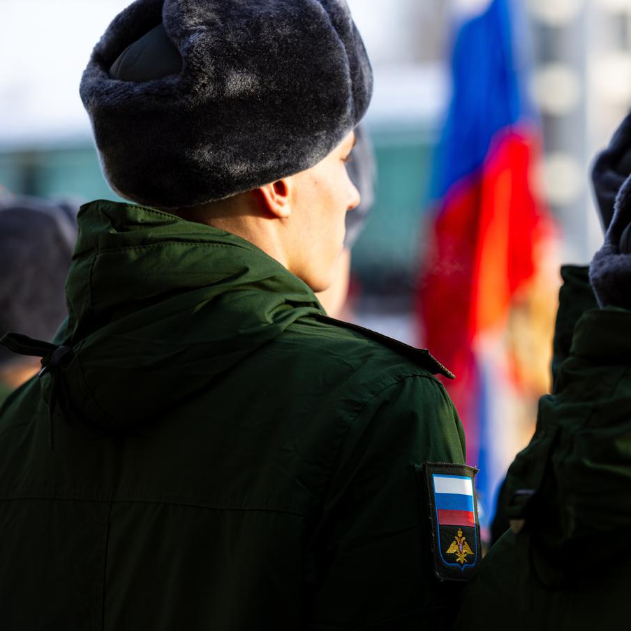 Отсрочку от армии теперь могут оформить без визита в военкомат. Правительство изменило порядок принятия решений по призыву – при наличии данных в цифровом реестре комиссия сможет рассматривать вопросы освобождения и отсрочки дистанционно без участия гражданина