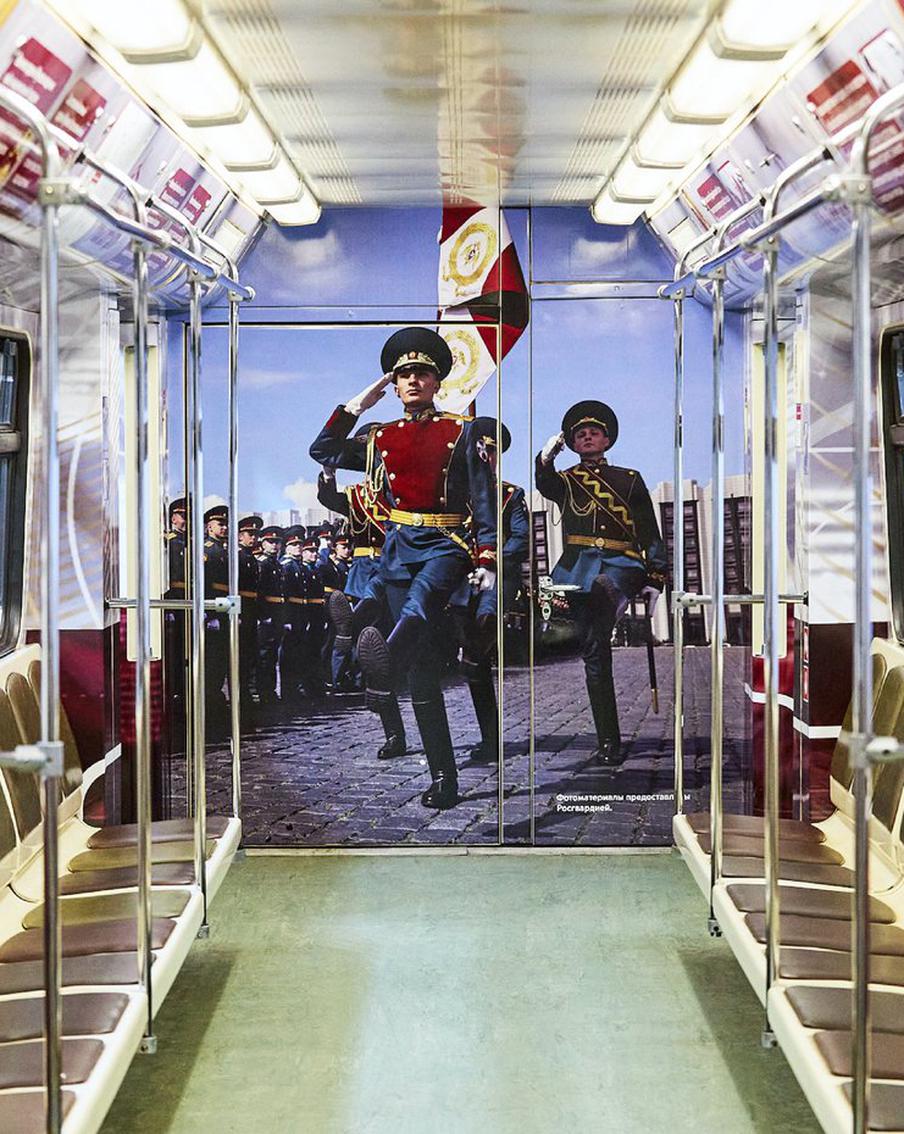О тех, кто на страже: В метро запустили тематический поезд к 10-летию Росгвардии