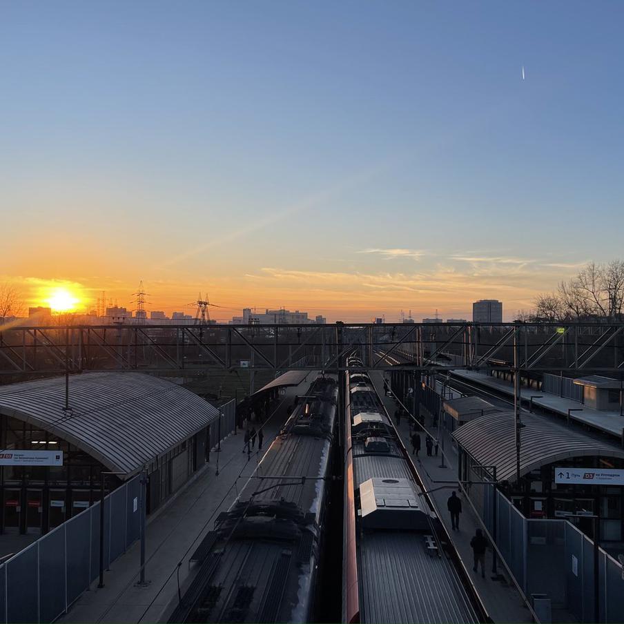 Синоптик пообещал москвичам до +15 градусов в четверг. В столице ожидается погода, характерная для середины апреля: солнечно, сухо и аномально тепло. Температура воздуха днём поднимется до 15 градусов выше нуля