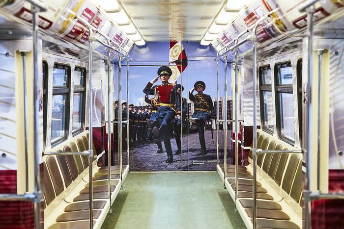 О тех, кто на страже: В метро запустили тематический поезд к 10-летию Росгвардии