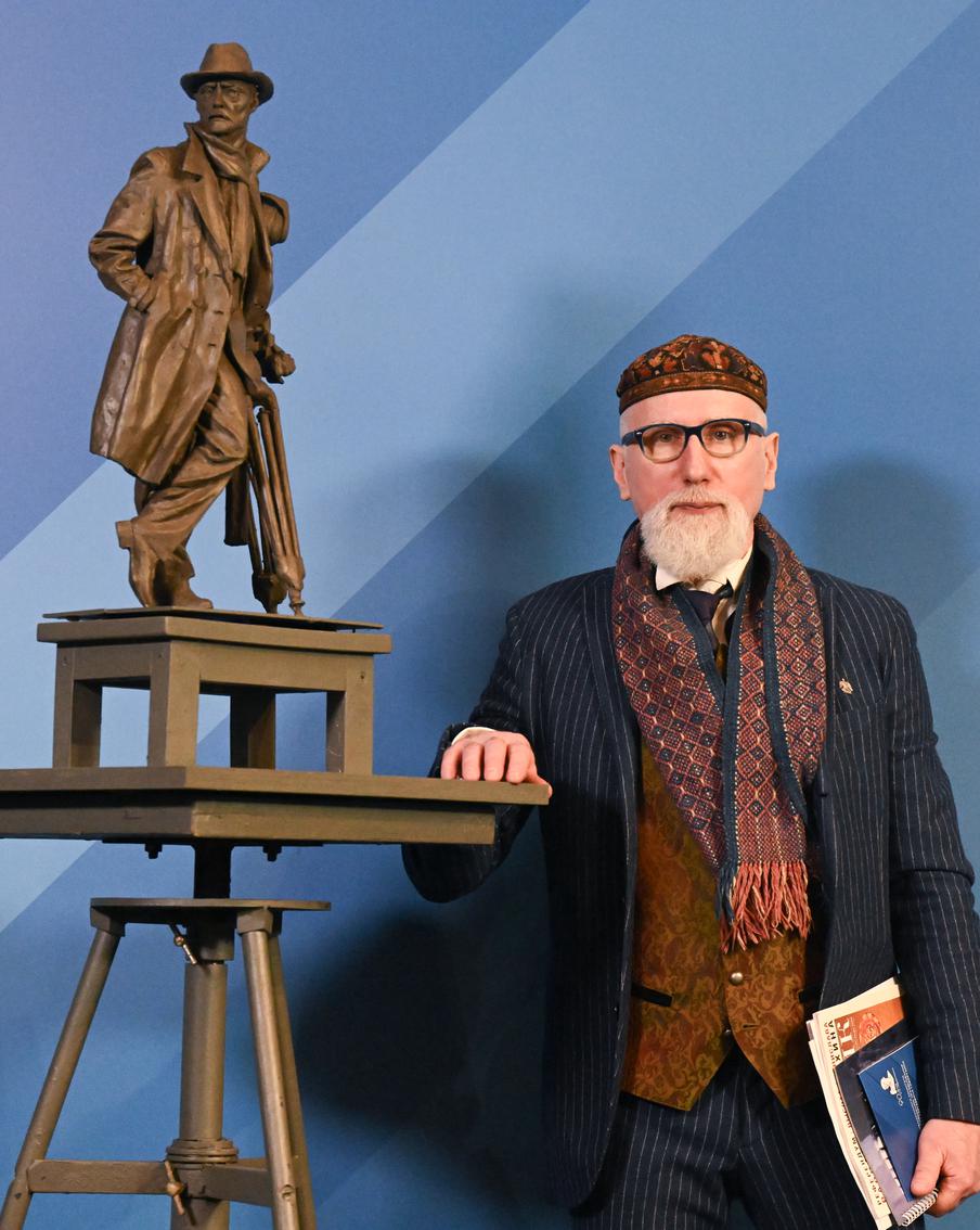 Место встречи изменить нельзя, а памятник – можно: в Москве обсуждают скульптуру режиссёру Говорухину