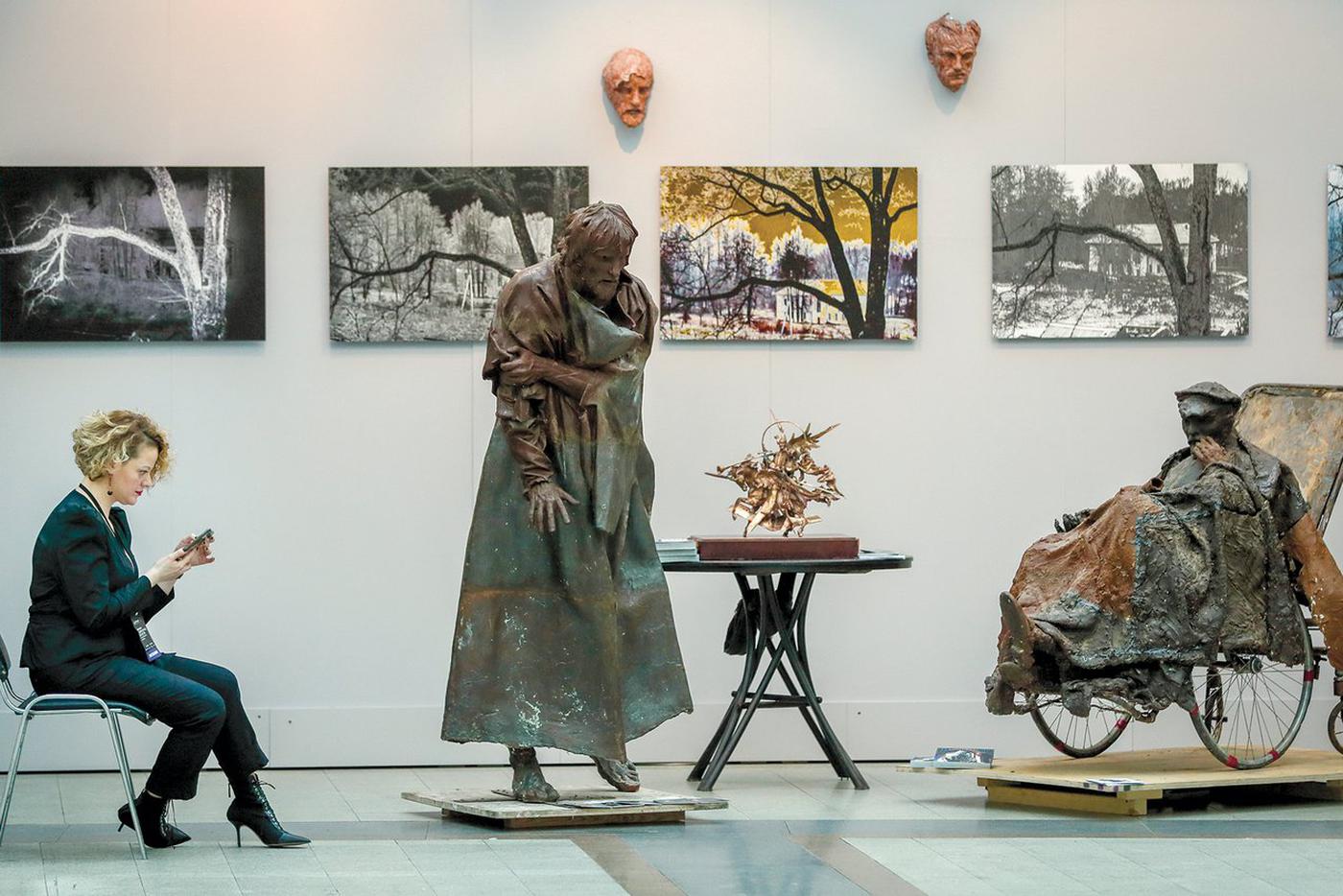 "Страсти по Андрею" и "Новый Моисей", ярмарка современного искусства Art Russia в Москве