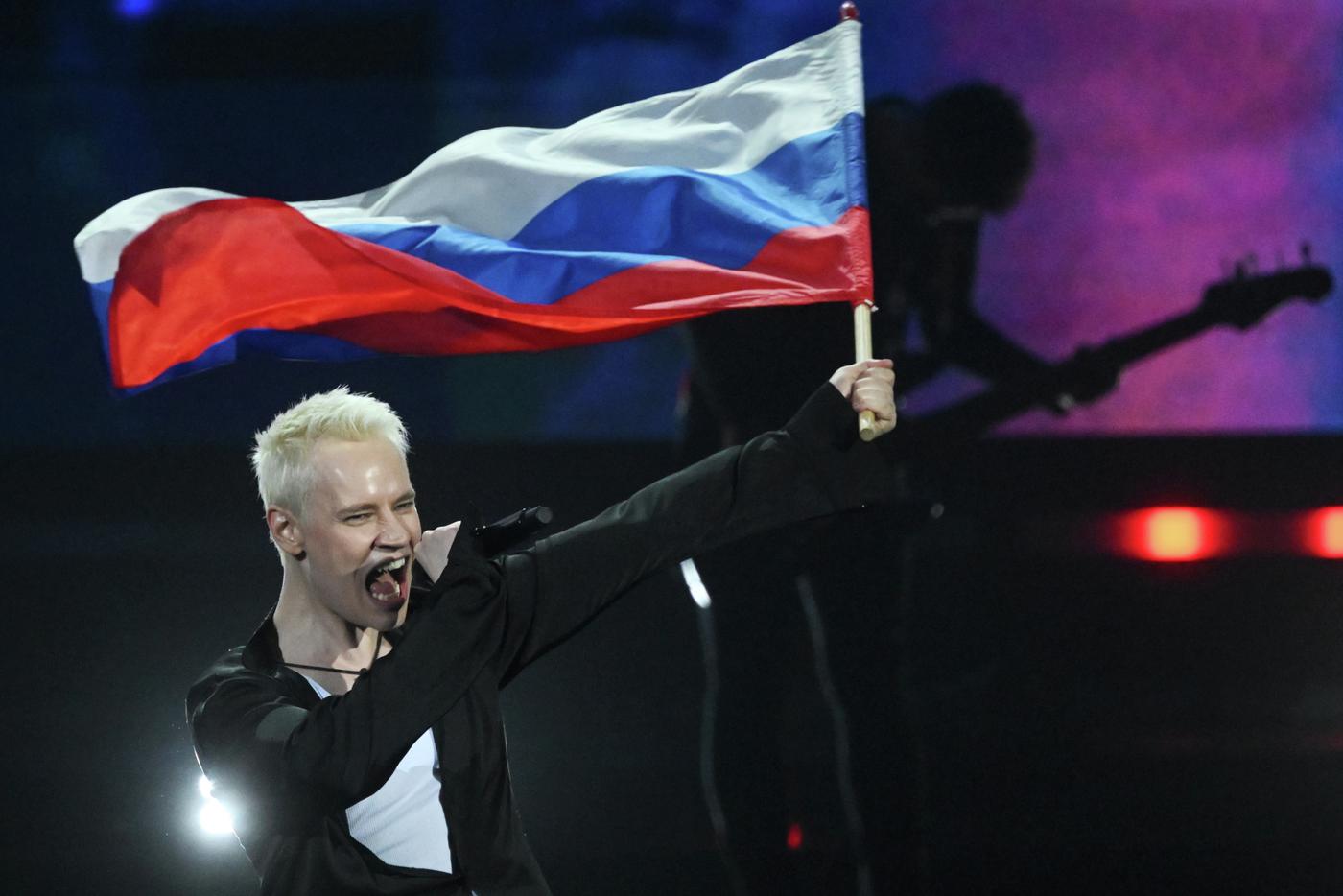 "Портрет Владимира Путина в гримёрке": SHAMAN рассекретил важнейший пункт гастрольного райдера