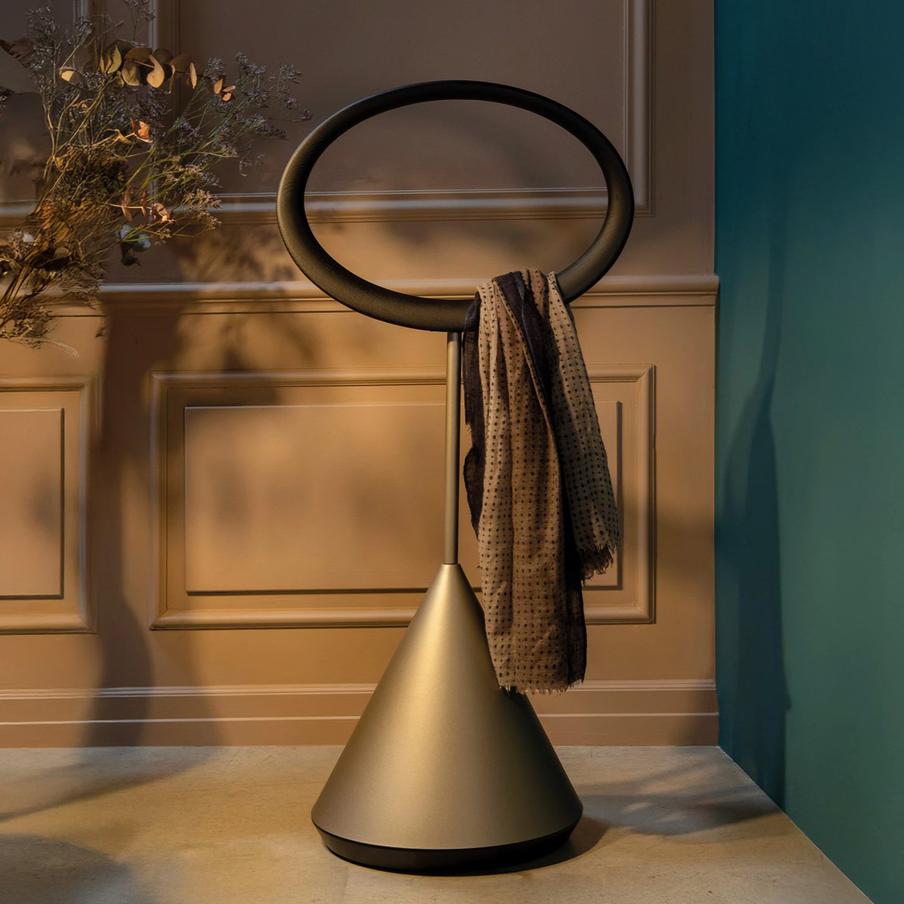 Вешалка Miro.