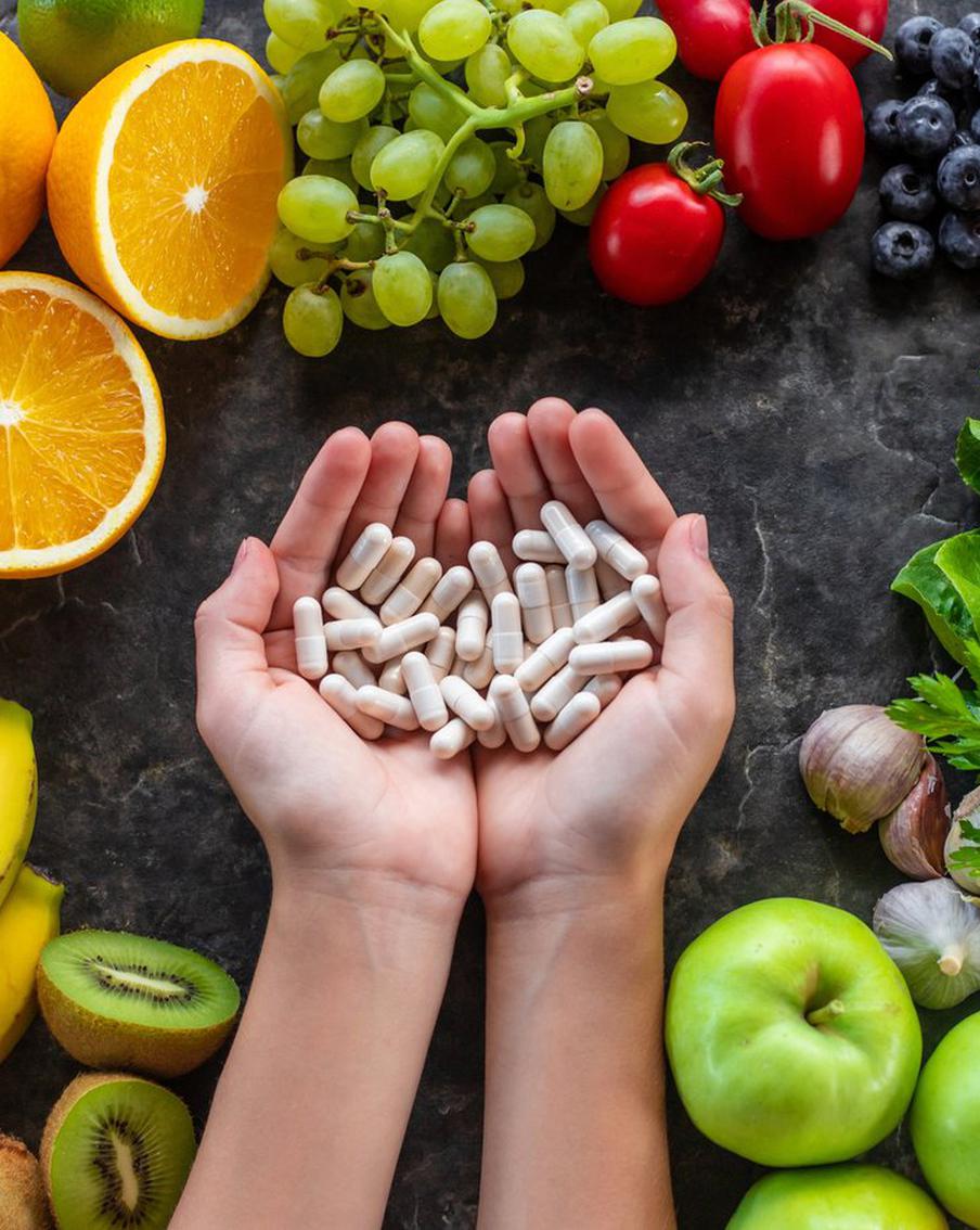 Фармацевт рассказал о бесполезности витаминов и БАДов без назначения врача