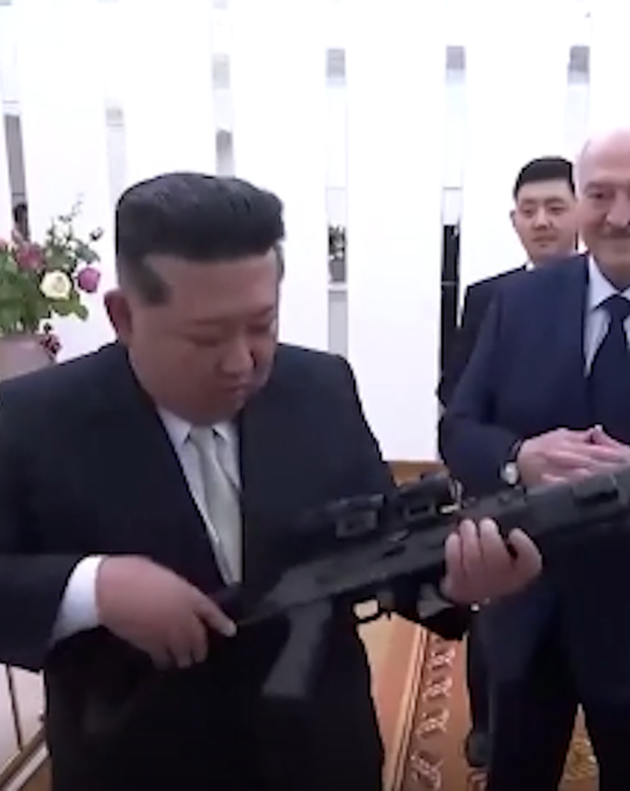 Чем ответил Ким Чен Ын на подаренный Александром Лукашенко автомат