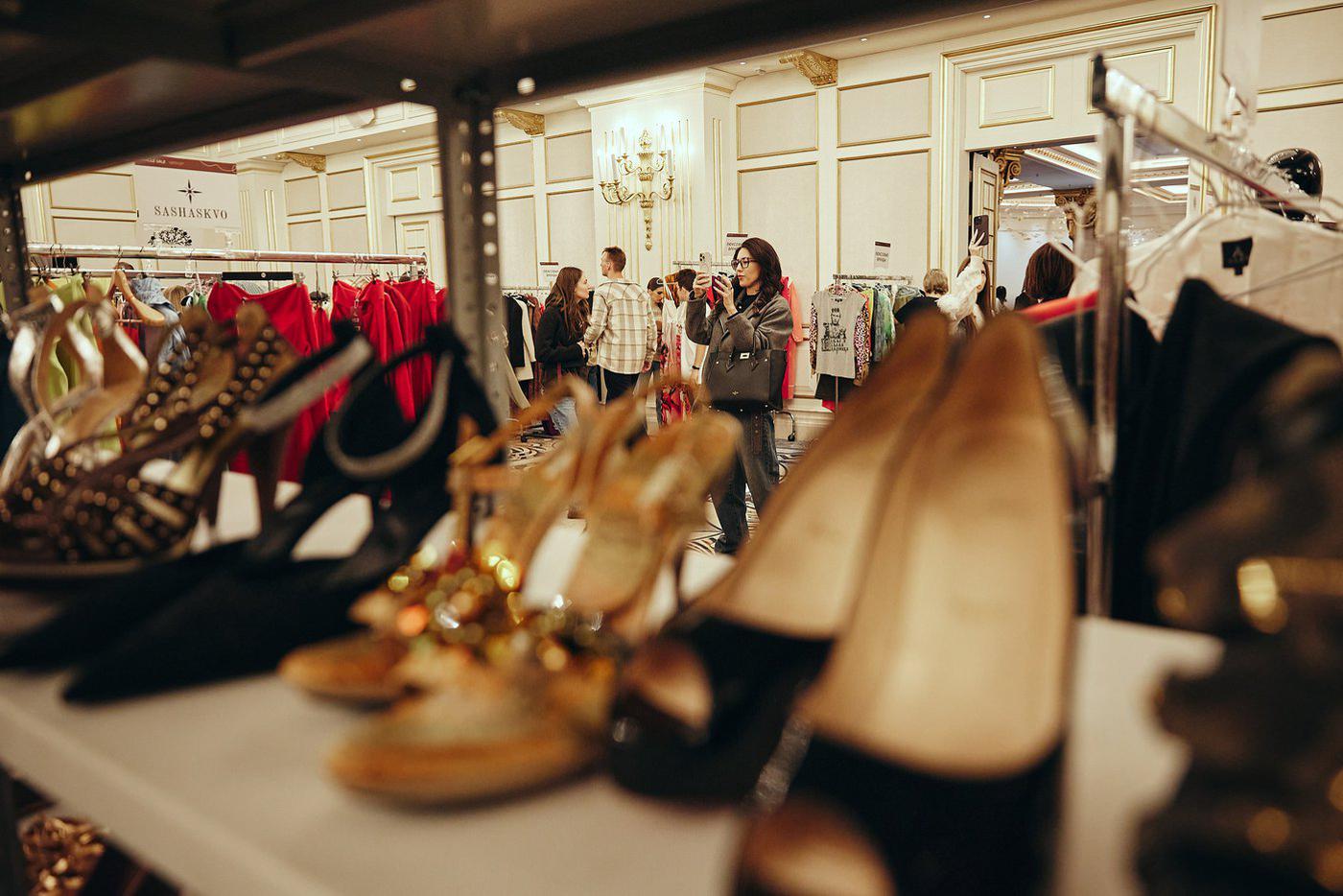 Благотворительная распродажа открыта для всех желающих.