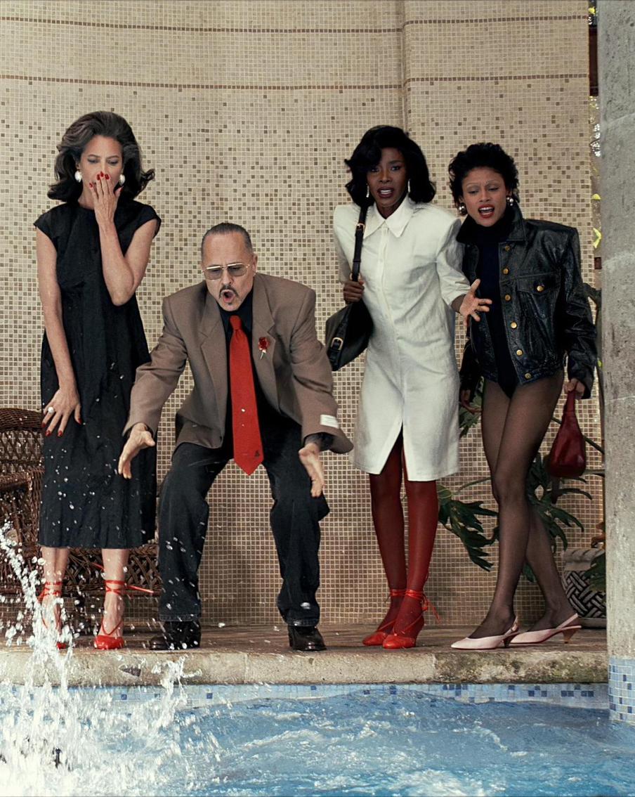 Вилли Чаваррия создал для Zara коллекцию в духе культуры чикано: что происходило в мире моды и красоты на этой неделе