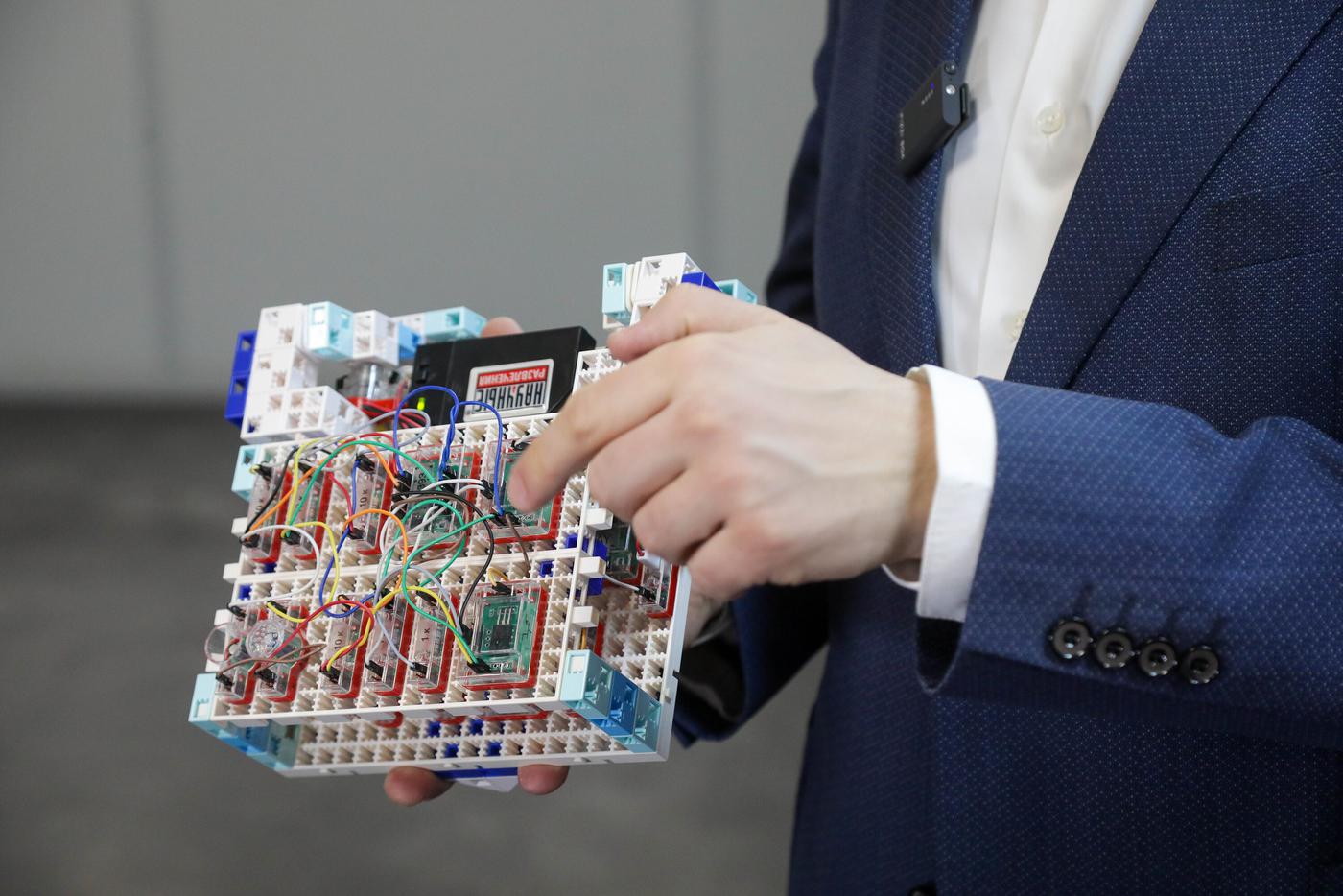 А вам известны основы аналоговой электроники?