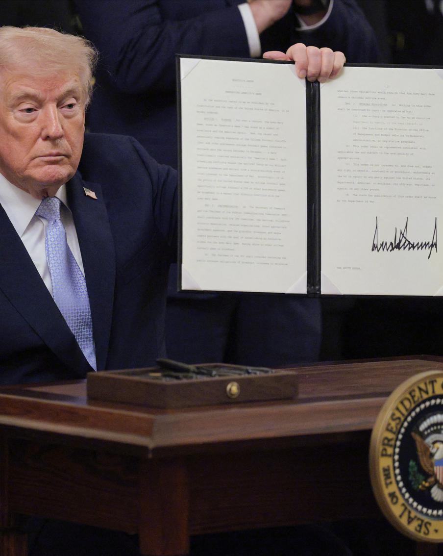 Подпись Трампа появится на долларах США в честь 250-летия страны. Это первый случай в истории, когда на американской валюте появится автограф действующего главы государства