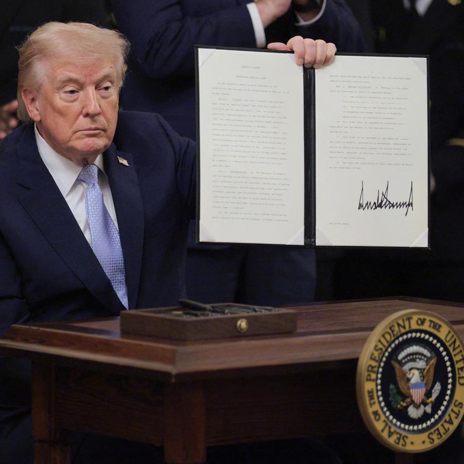 Подпись Трампа появится на долларах США в честь 250-летия страны. Это первый случай в истории, когда на американской валюте появится автограф действующего главы государства