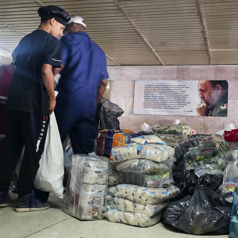 Два судна с гумпомощью для Кубы пропали без вести после выхода из Мексики. В Карибском море проводится поисково-спасательная операция по обнаружению парусников с гуманитарной помощью для кубинских граждан, пострадавших из-за энергетической блокады Дональда Трампа