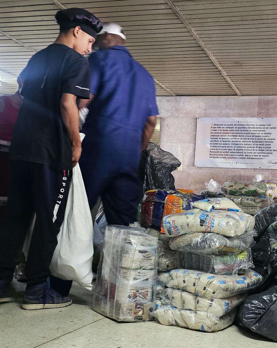 Два судна с гумпомощью для Кубы пропали без вести после выхода из Мексики. В Карибском море проводится поисково-спасательная операция по обнаружению парусников с гуманитарной помощью для кубинских граждан, пострадавших из-за энергетической блокады Дональда Трампа