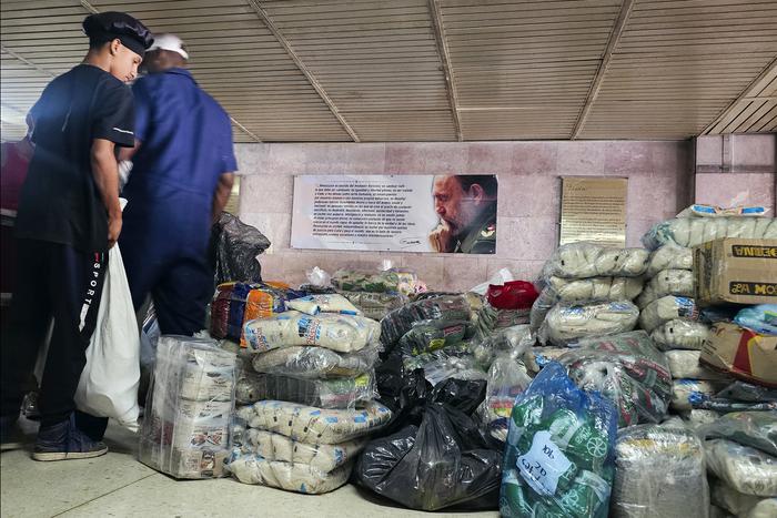 В Карибском море пропали два судна, спешивших на помощь Кубе