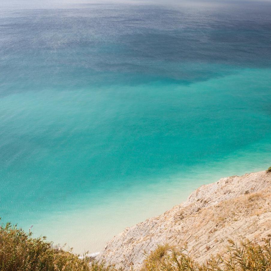 Роспотребнадзор объявил Черноморское побережье безопасным для отдыха. Глава ведомства Анна Попова заверила, что рисков для туристов в грядущем сезоне нет, за исключением зоны чрезвычайной ситуации. Побережье свободно и доступно для летнего отдыха