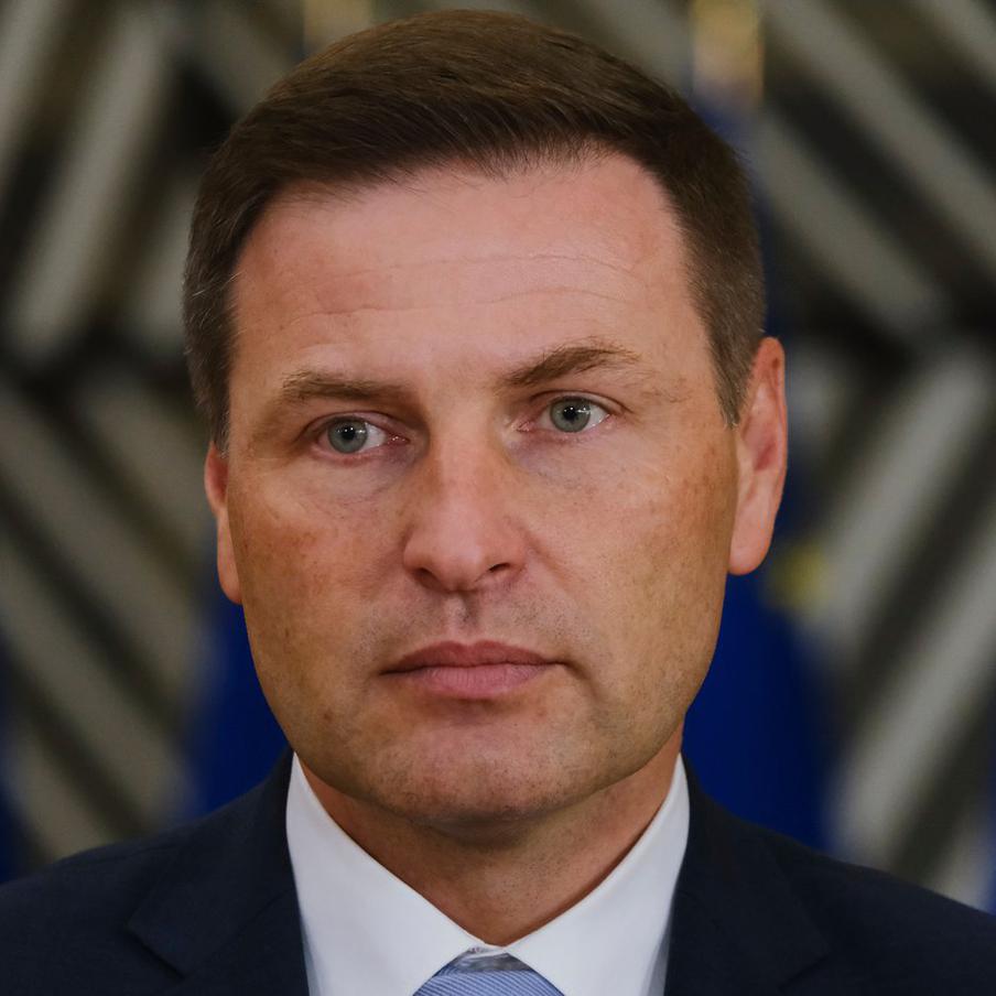 В Эстонии рассказали почему не стали сбивать залетевший в страну дрон ВСУ. Эстонские военные не смогли определить кому принадлежит беспилотник и отказались его сбивать, чтобы не спровоцировать открытого конфликта с Россией