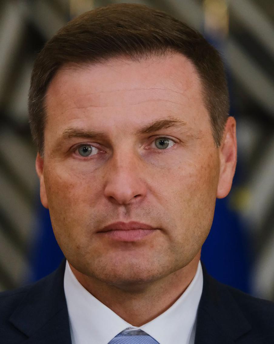 В Эстонии рассказали почему не стали сбивать залетевший в страну дрон ВСУ. Эстонские военные не смогли определить кому принадлежит беспилотник и отказались его сбивать, чтобы не спровоцировать открытого конфликта с Россией