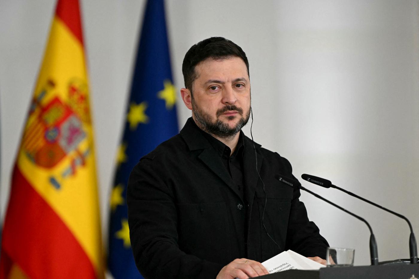 Владимир Зеленский заявил о необходимости предоставить Украине ядерное оружие в рамках гарантий безопасности