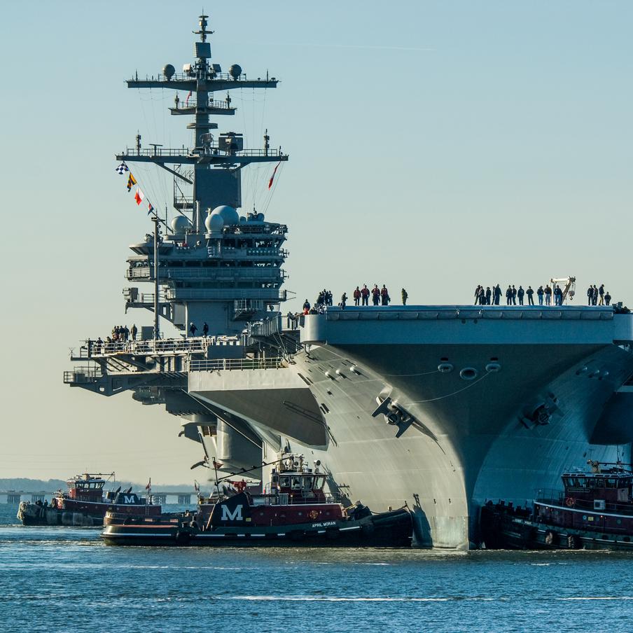 Вашингтон планирует отправить третий авианосец на Ближний Восток. Американское военное командование может отправить в зону проведения спецоперации против Ирана ещё один авианосец. При этом будет ли судно принимать непосредственное участие в боевых действиях неизвестно