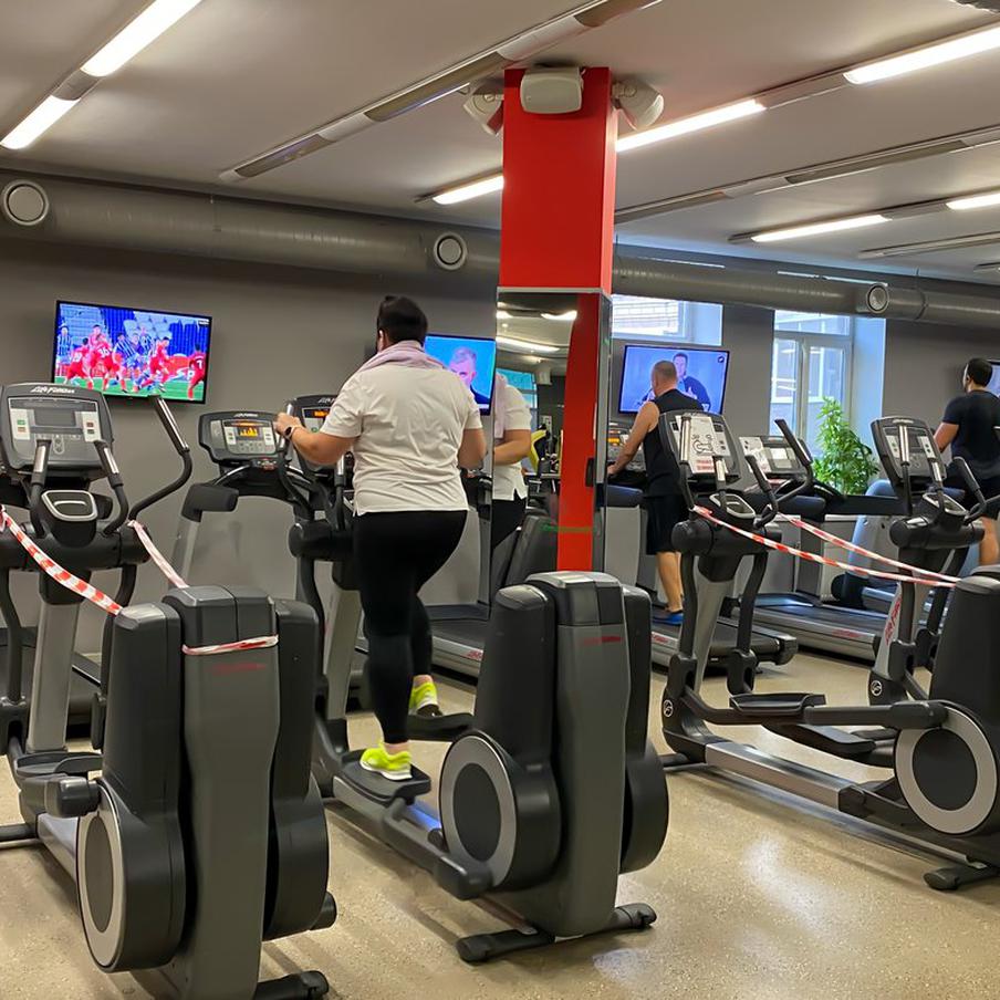 В России разработают систему поощрений за регулярные занятия спортом. Правительство Российской Федерации утвердило программу развития корпоративного спорта на период с 2026 по 2030 год. Основная цель программы — мотивировать сотрудников к физической активности через внедрение различных материальных и нематериальных стимулов