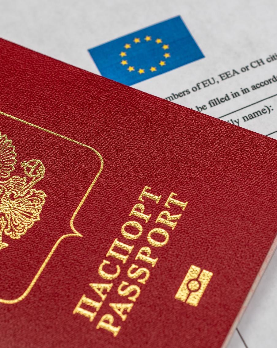 Одна из стран ЕС предложила не признавать небиометрические паспорта россиян. Власти Германии предложили странам Евросоюза перестать признавать российские загранпаспорта старого образца. К инициативе Берлина присоединились сразу несколько государств