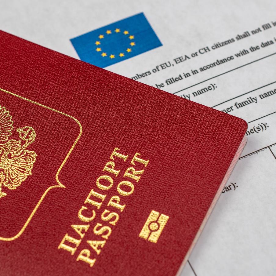 Одна из стран ЕС предложила не признавать небиометрические паспорта россиян. Власти Германии предложили странам Евросоюза перестать признавать российские загранпаспорта старого образца. К инициативе Берлина присоединились сразу несколько государств