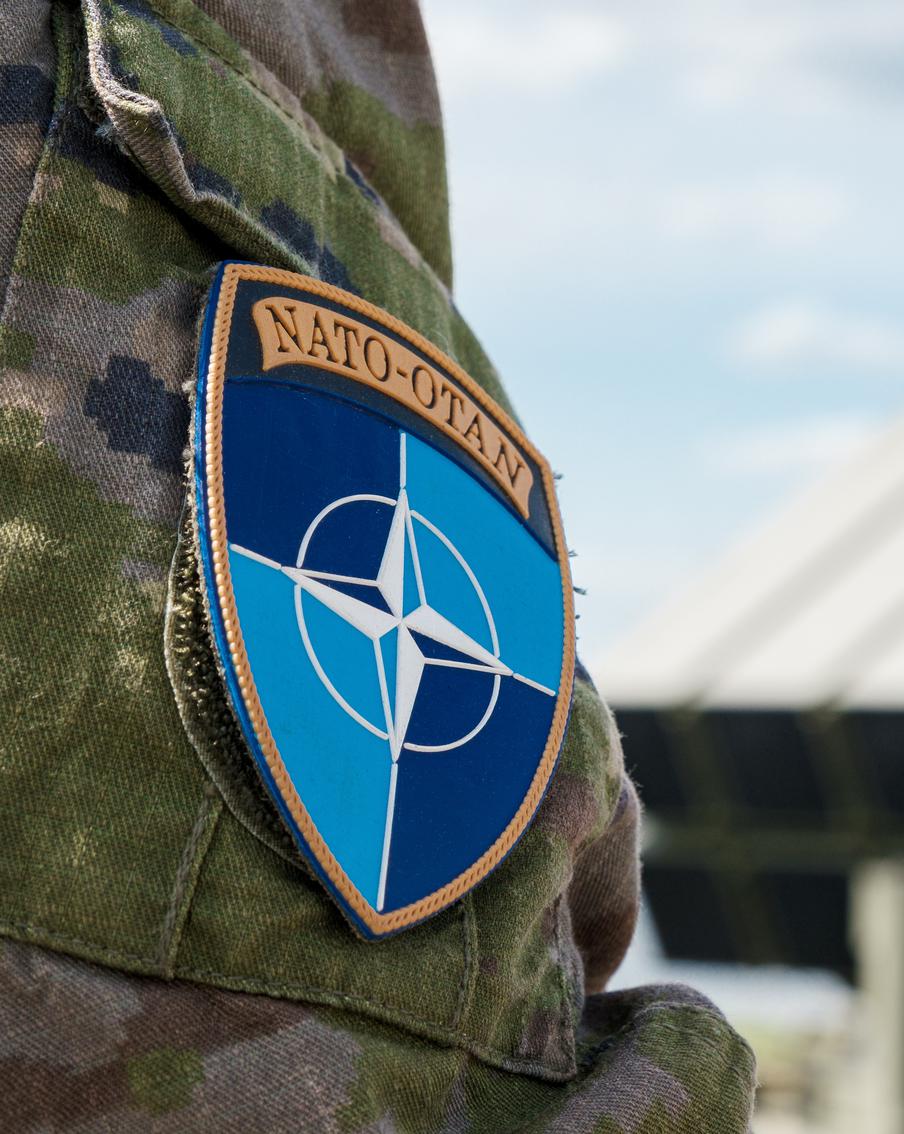 Telegraph узнала о подготовке Трампом для НАТО модели "плати за игру". Президент США Дональд Трамп изучает возможность радикальной реформы НАТО, основанной на принципе "плати за игру". Эта модель предполагает ограничение участия союзников в принятии ключевых решений альянса, если они не смогут выполнить новое требование по расходам на оборону в размере 5% от ВВП