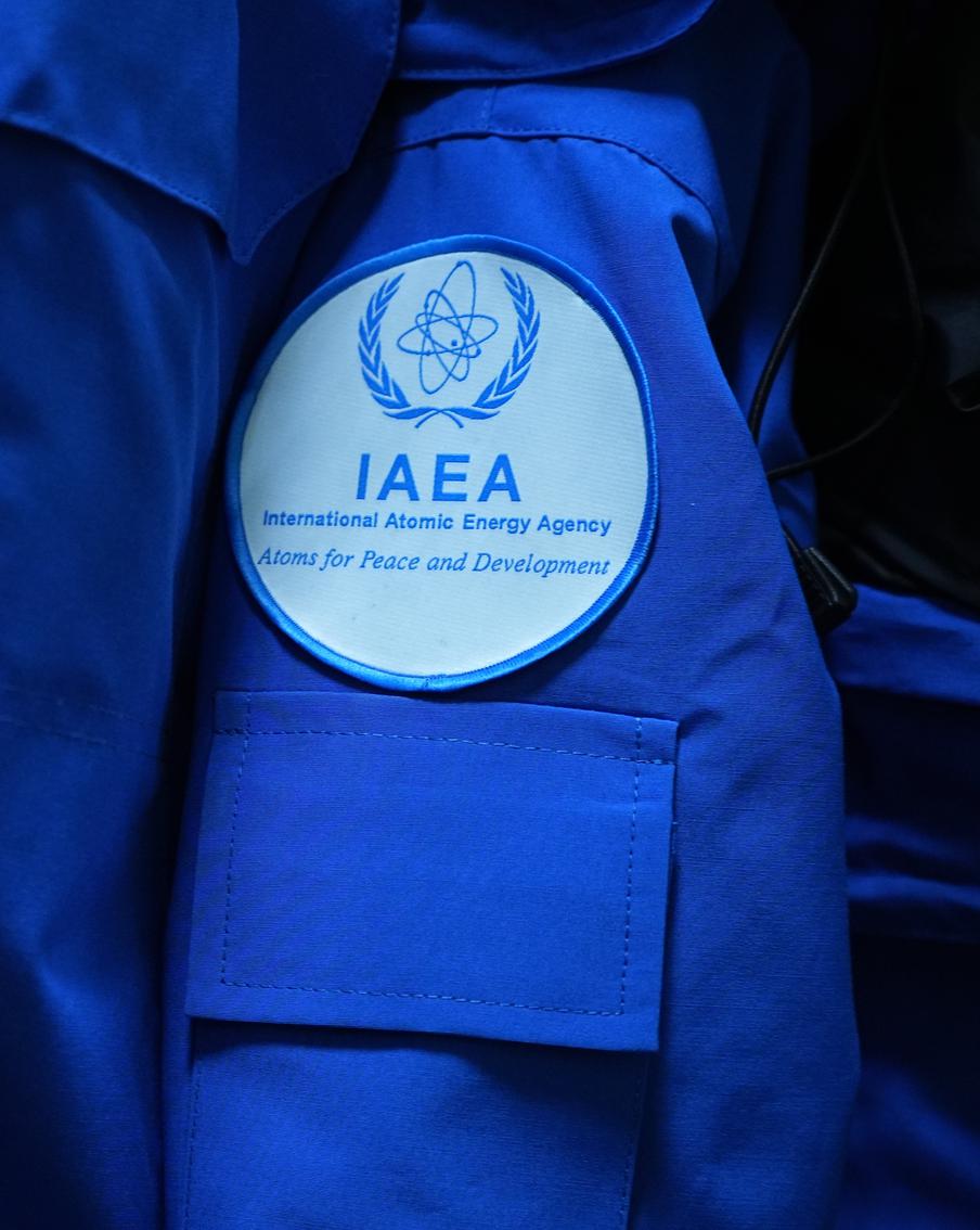 МАГАТЭ сообщило об очередном ударе в районе иранской АЭС "Бушер". Иранские власти сообщили МАГАТЭ об очередном ударе по территории прилегающей к действующей атомной электростанции "Бушер". Отмечается, что реактор АЭС не повреждён