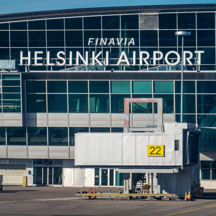 Летевшие в Санкт-Петербург из Сербии россияне опять застряли в Финляндии. Российские граждане второй раз за неделю застряли в аэропорту Хельсинки вылетев из сербского Белграда в Санкт-Петербург