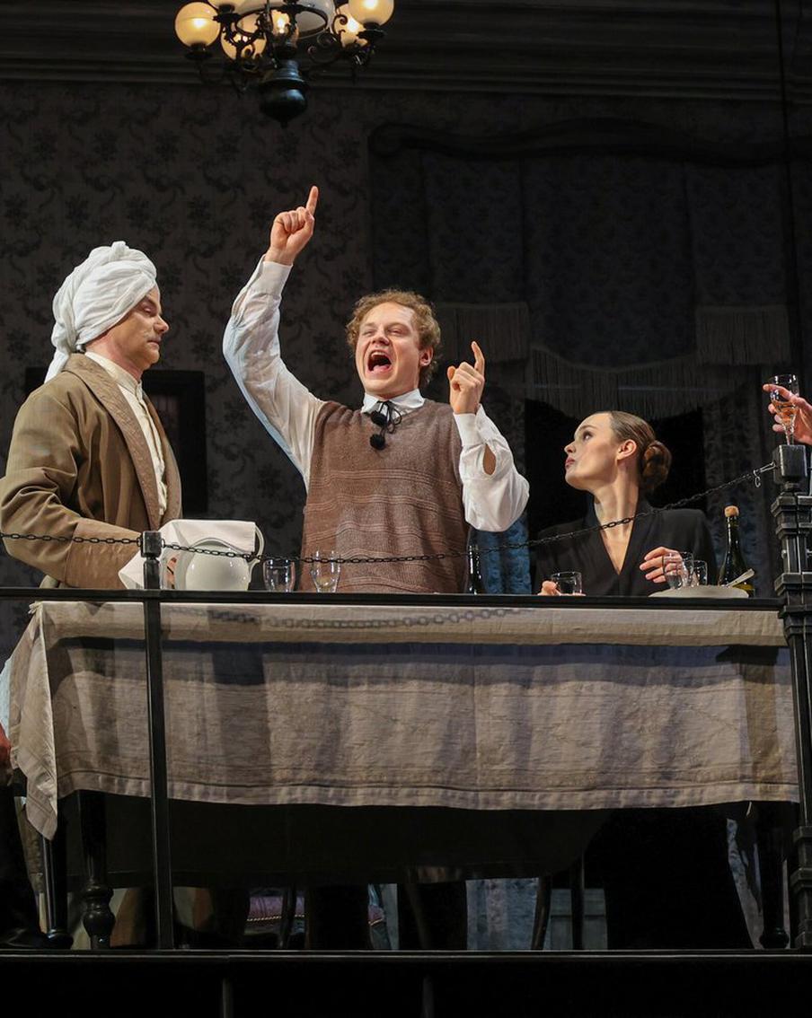 Турбины разбежались по двум этажам, как в доме Булгакова в Киеве